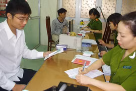 Đến nhà dân làm thủ tục cấp CMND