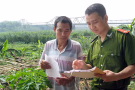 Niềm vui của những người “cắm sào giữa nước”