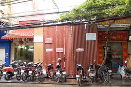 Nhà cổ khổ vì nhà mới