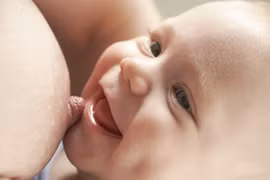 Nuôi con bằng sữa mẹ, giảm 2/3 nguy cơ ung thư buồng trứng 