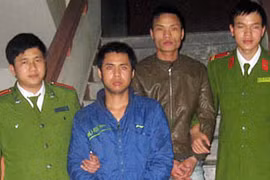Vượt rừng bắt tội phạm