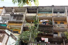 Nhà sắp sập, sống thót tim