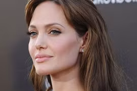 Angelina Jolie “phụ nữ hơn bao giờ hết”