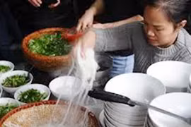 Hàng ăn vẫn ra sức “chặt chém”
