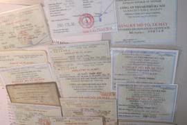 Mua xe trôi nổi, cảnh giác với giấy tờ giả