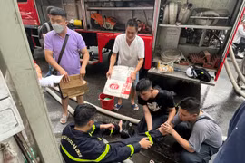Thăm hỏi gia đình nạn nhân và làm rõ nguyên nhân vụ cháy ở quận Đống Đa 