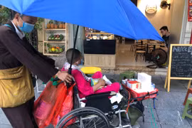 Không để người già, trẻ nhỏ ăn xin, bán hàng rong trên các tuyến phố