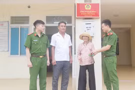 Niềm vui bất ngờ của cụ bà 77 tuổi khi đi làm căn cước công dân