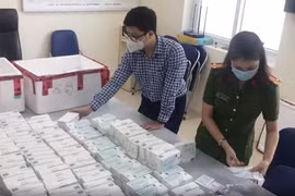 Phát hiện gần 1.000 bộ test nhanh Covid-19 nhập lậu