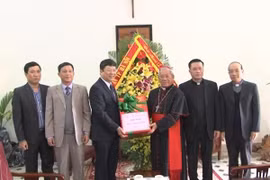 Lãnh đạo CATP Hà Nội chúc mừng Giáng sinh Tòa Giám mục Hà Nội