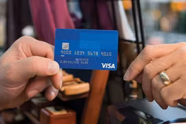 Sau vụ thẻ tín dụng Eximbank, Ngân hàng Nhà nước yêu cầu rà soát quy định phí, lãi suất