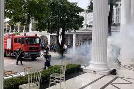Xử lý tình huống hỏa hoạn giả định tại trung tâm tiệc cưới ở quận Tây Hồ