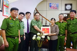 Giám đốc Công an Hà Nội tri ân các liệt sỹ quên mình vì sự bình yên của nhân dân