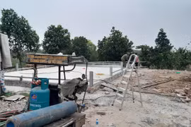 Quận Tây Hồ kiên quyết xử lý vi phạm đổ trộm phế thải ra bờ sông Hồng