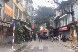 Dập tắt đám cháy trong phố cổ 