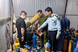 Phát hiện kho san chiết khí cười có bảo vệ trông vòng ngoài
