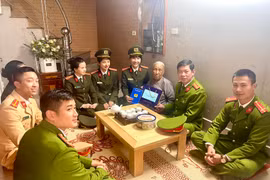 Công an quận Tây Hồ tri ân mẹ Việt Nam Anh hùng