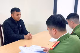 Tạm giữ đối tượng dùng clip “nóng” khống chế người phụ nữ