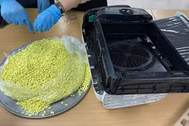 Phát hiện 7 kg nghi ma túy giấu trong máy lọc không khí tại sân bay Nội Bài
