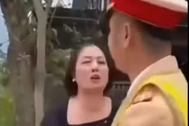 Thanh Hóa: Xử lý nghiêm người phụ nữ lăng mạ lực lượng Cảnh sát giao thông đang làm nhiệm vụ