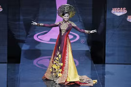 Việt Nam lọt Top10 trang phục dân tộc đẹp nhất Hoa hậu Hoàn Vũ 2013