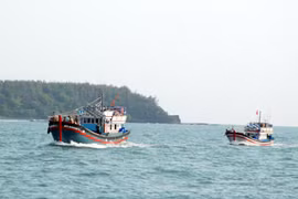 Hỗ trợ tàu cá bị Trung Quốc tấn công hư hỏng