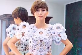 Mâu Thanh Thủy quyến rũ kỳ lạ trong trang phục "nước"