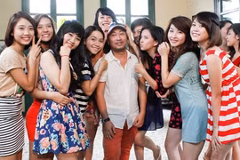 Dũng "khùng" dạy các "hot girl"... "phải biết hoang tưởng"
