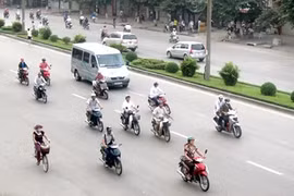 Cùng HS-SV tìm giải pháp chống tắc đường, tai nạn