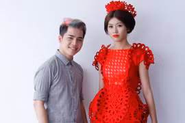 "Sốc" với những trang phục làm từ phao bơi, lót nồi, vỏ gối