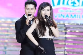 Vợ chồng Hồ Hoài Anh tình tứ trên sàn nhảy