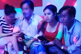 "Nghiến răng" móc túi để đẹp lòng "gái hát qua đêm"