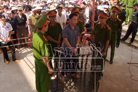 Nghi ngờ vợ ngoại tình, "ma men" tức giận đoạt mạng 3 người vô tội