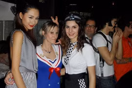 Trà My hòa nhập với thí sinh Top Model WorldWide 