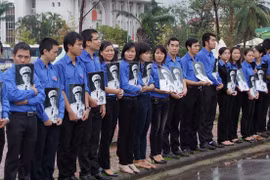 "Nước mắt hòa mưa" tiễn đưa người Anh hùng dân tộc