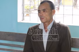 Mâu thuẫn trên bàn ăn, đâm cháu họ dã man