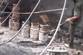 Cửa hàng khí ga hóa lỏng bị thiêu rụi, thiệt hại hàng tỷ đồng