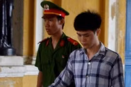 Hối không kịp vì cùng bạn gái nhí "chơi trò người lớn"