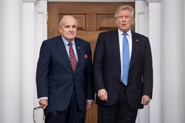 Ông Donald Trump chỉ trích lệnh khám xét nhà cựu luật sư thân tín