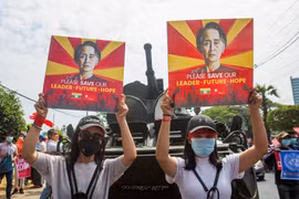 Quân đội Myanmar dừng dịch vụ internet, gia hạn tạm giam bà Aung San Suu Kyi