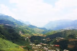 Khách du lịch đổ dồn về Sapa tránh nóng