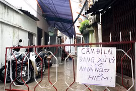 "Cấp cứu" 2 ngôi nhà nghiêng sắp đổ