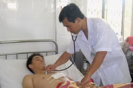 Bác sĩ bệnh viện công bỏ việc vì lương quá thấp