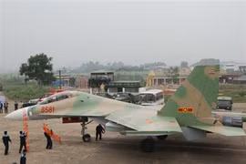 Xem "Hổ mang chúa" Su-30 MK2 của Việt Nam nhào lộn trên bầu trời