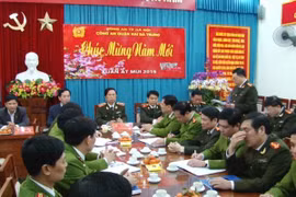 Thượng tướng Đặng Văn Hiếu thăm và chúc Tết Công an quận Hai Bà Trưng