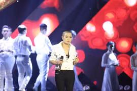 Phương Thanh bỏ khăn che đầu và nói về cách vượt qua nỗi đau sinh ly tử biệt