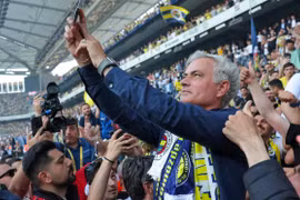 Mourinho như một 'vị thánh' khi ra mắt Fenerbahce