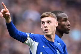 Cole Palmer sánh ngang huyền thoại Chelsea nhờ phong độ hủy diệt