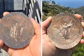 Huy chương Olympic 2024 bị chê như... hàng chợ