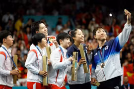 VĐV Hàn Quốc và Triều Tiên thoải mái chụp ảnh cùng nhau ở Olympic 2024